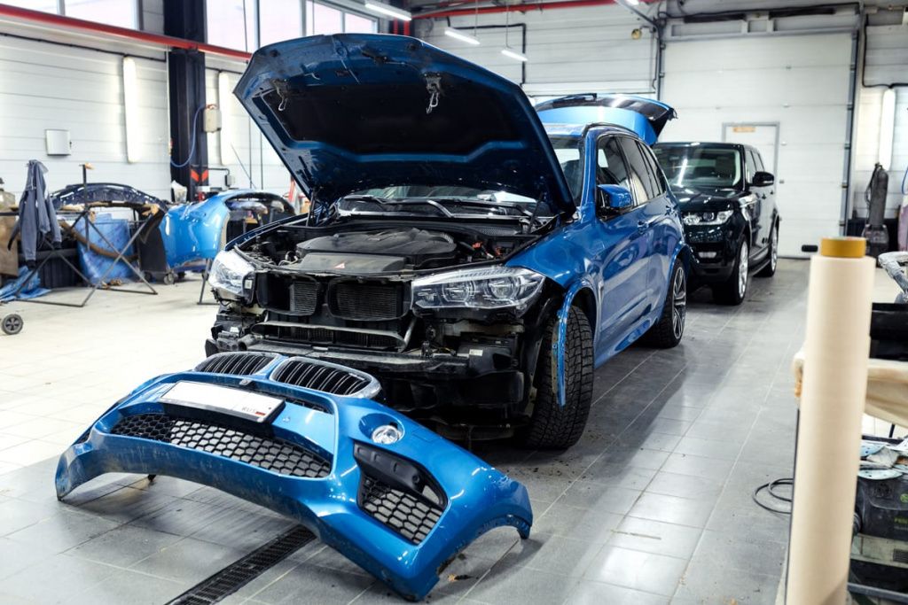 1-kuzovnoy-remont-bmw-x5m-v-kuzove-f85.jpg
